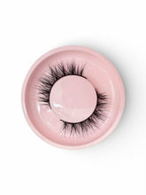 Load image into Gallery viewer, Butter Cake Eyelash Strips