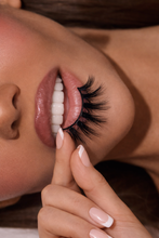 Load image into Gallery viewer, Cannoli Eyelash Strips