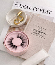 Load image into Gallery viewer, Cannoli Eyelash Strips
