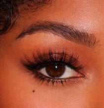 Load image into Gallery viewer, Cinnamon Roll Eyelash Strips
