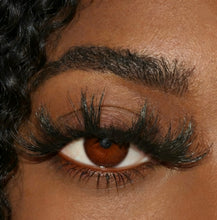 Load image into Gallery viewer, Creme Brûlée Eyelash Strips
